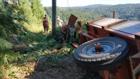 Peches baleset: kábel vágta el a traktoros lábát