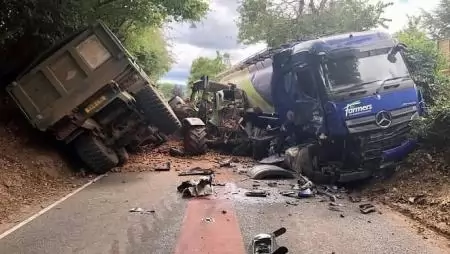 Elgurult a krumpli: ritka nagy baleset a mellékúton