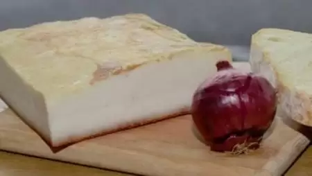 Szalonna: tiszta étel, vegyi anyagok nélkül 