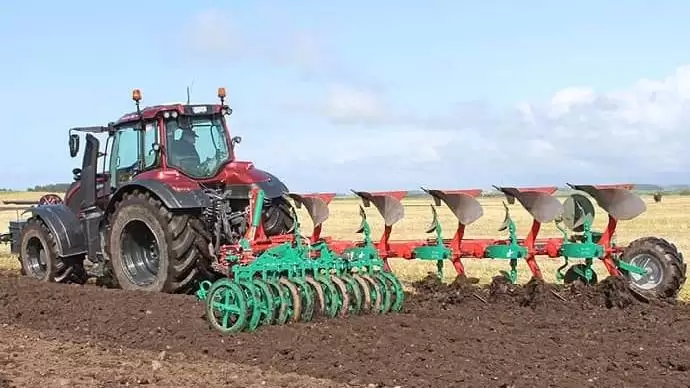 Hatékony és takarékos a Kverneland új ekéje