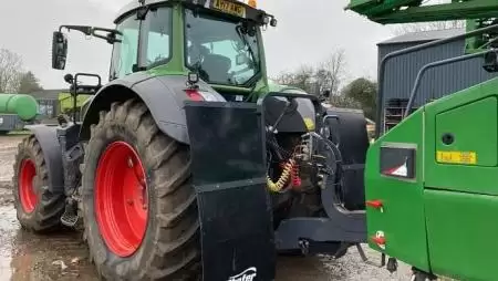 Egyszerűen megvédhető a permetezőgép a sártól