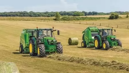 Új John Deere bálázó ajándék bálahálóval!