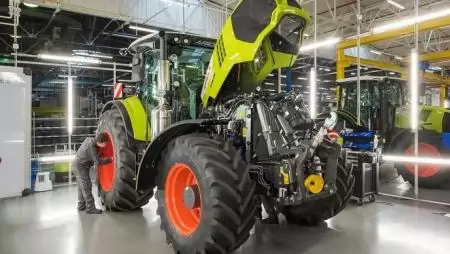 A CLAAS elindítja a “Jövő traktorgyárát” Le Mans-ban