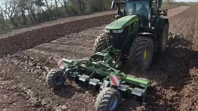Frontra függesztett rövidtárcsa, extra kemény talajokhoz