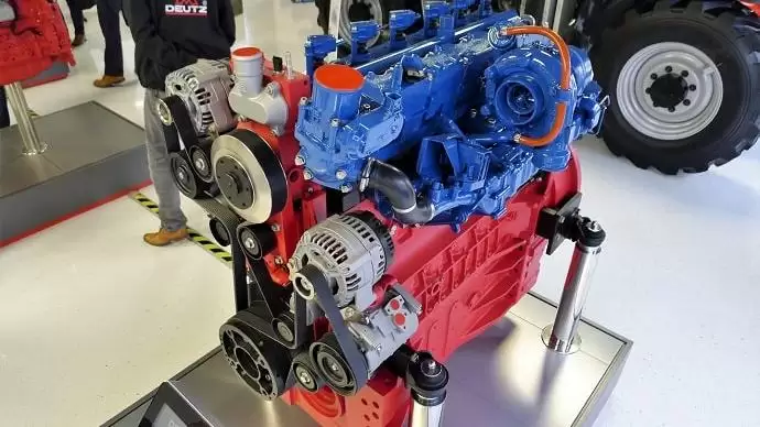 Három év múlva megjelenik a vízgőzt kipufogó traktor