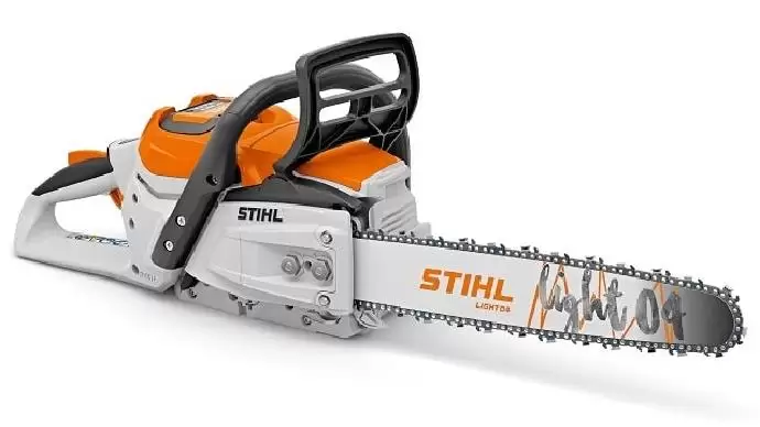 A STIHL elhozza a világ legerősebb akkumulátoros fűrészét – döntésre és gallyazásra is
