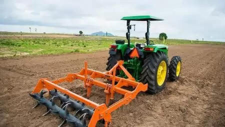 A John Deere szokatlan megállapodást kötött, a kisebb gazdálkodókat akarja elsősorban segíteni