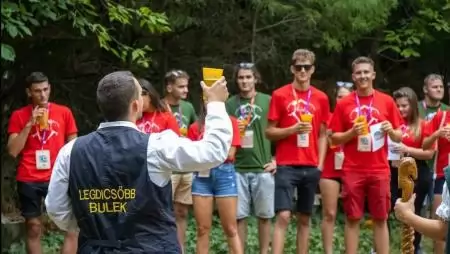 Megérkeztek a bulekok