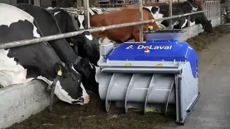 Frissítette és okosította takarmányrendező robotját a DeLaval