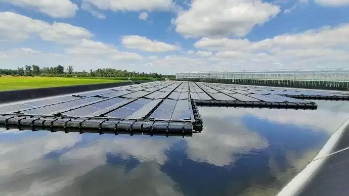 Parlagon hevernek a magyar víztározók – Úszó napelemes szigetekkel hektáronként 1,5 millió kWh zöld energiát termelhetnénk 