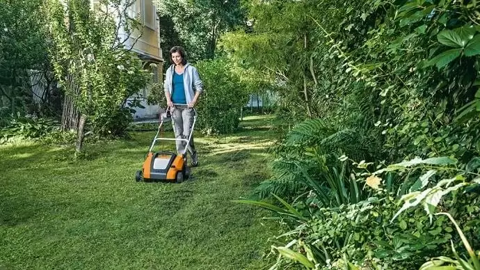 Tavaszi gyepszellőztetés, felülvetés