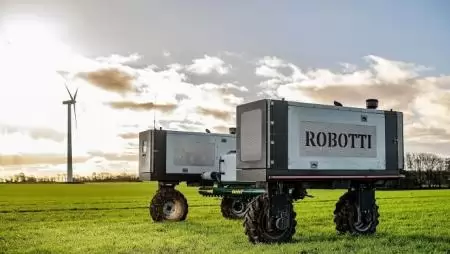 Itt az első, Magyarországon is elérhető autonóm traktor!