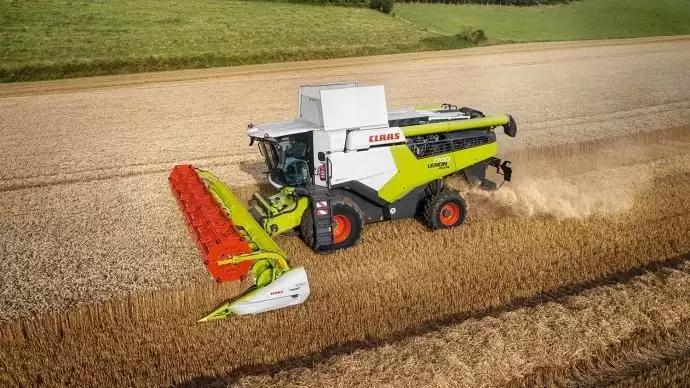 Nagyobb erő és több intelligens megoldás a CLAAS LEXION kombájncsaládban