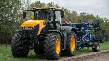 JCB kavalkád Mezőkövesden