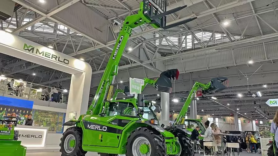 Zsugorított méretek, extra kezelői kényelem jellemzi a Merlo új rakodóját