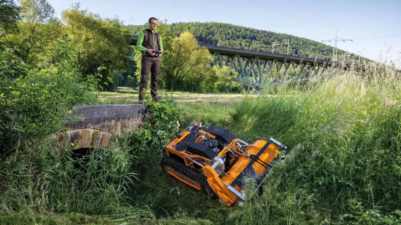 Egy kistraktor erejével bír ez a távirányítással működő gépújdonság
