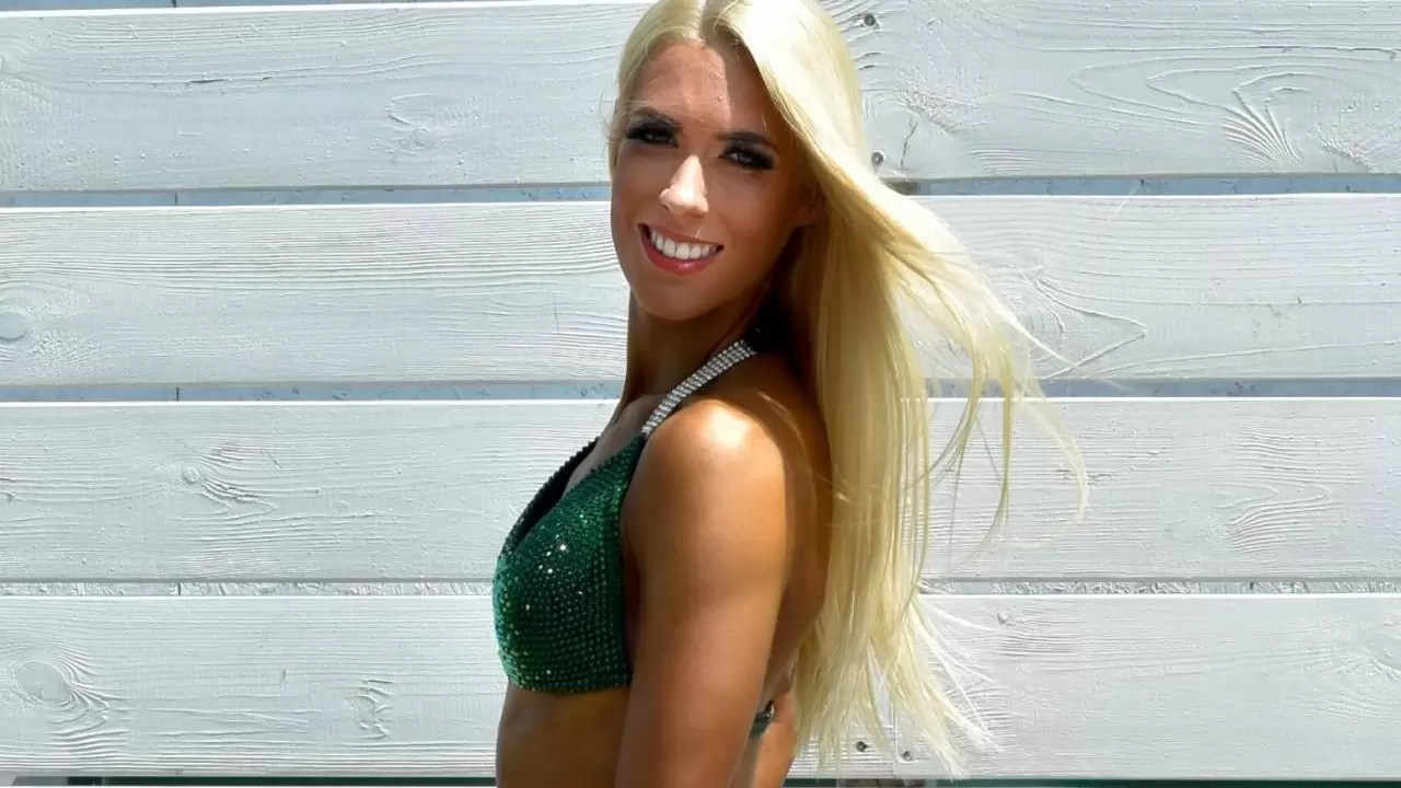 Egyszer bikiniben, máskor Case IH traktorok mellett – ilyen egy testépítő szépség élete 