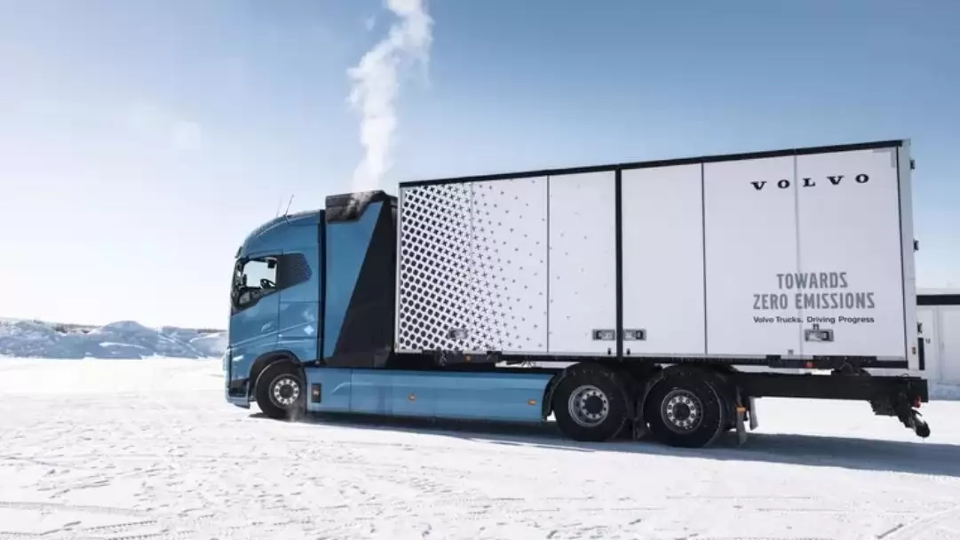 Elképesztő hatótávolságú lesz, de csak vizet pöfög ki a Volvo új kamionja