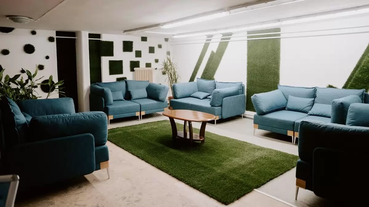 A MATE Budai Campusán újrahasznosított anyagokból készült, magyar dizájnerek által megálmodott bútorcsaládot mutattak be 