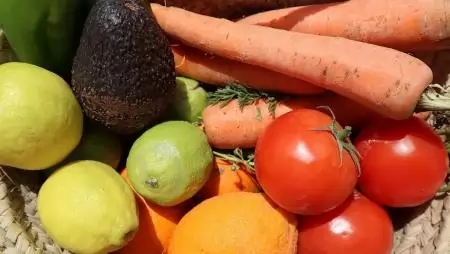 Példaértékű projektek és elkötelezett emberek –100 kilogramm zöldséget és gyümölcsöt adott át a NAK és az Európai Friss Csapat program