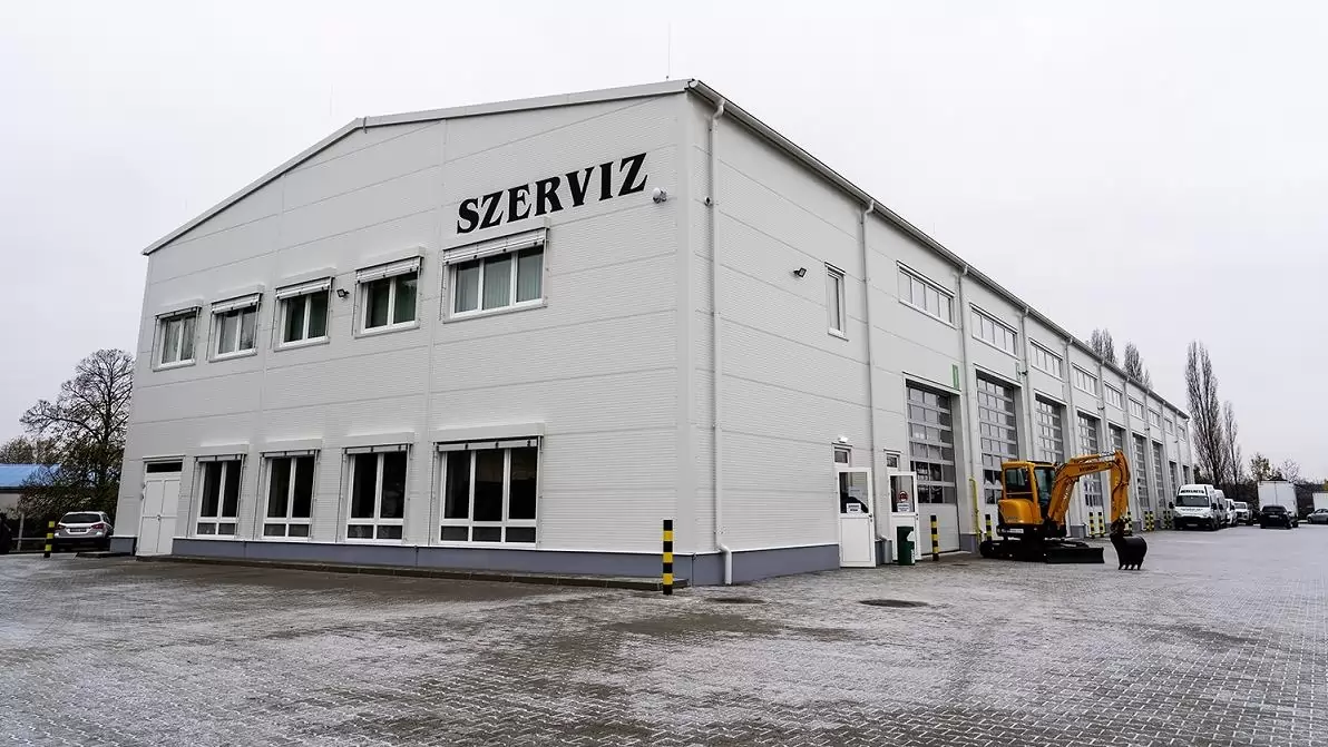 Új távlatok a gazdálkodók előtt – Három nagygépjavító műhelyt is avatott a napokban az AXIÁL