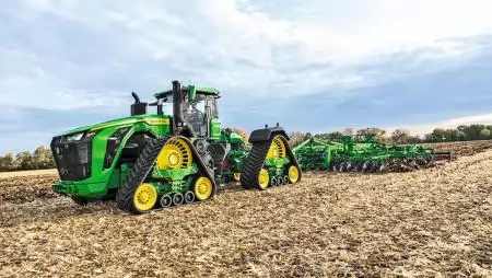 A John Deere három teljesen új modellel emeli új dimenzióba a 9RX traktorokat