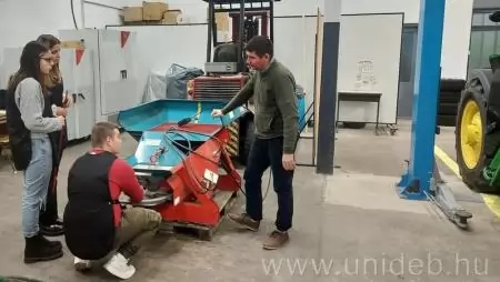 Agrár-középiskolások versenye az egyetemen