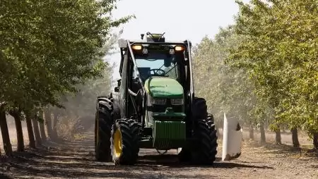 A John Deere új autonóm gépeket és technológiákat mutatott be a CES 2025 kiállításon