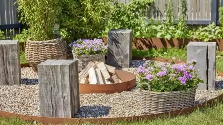 Mesébe illő kerti rejtekhelyek – Feltöltődés a menedéket nyújtó muskátli árnyékában