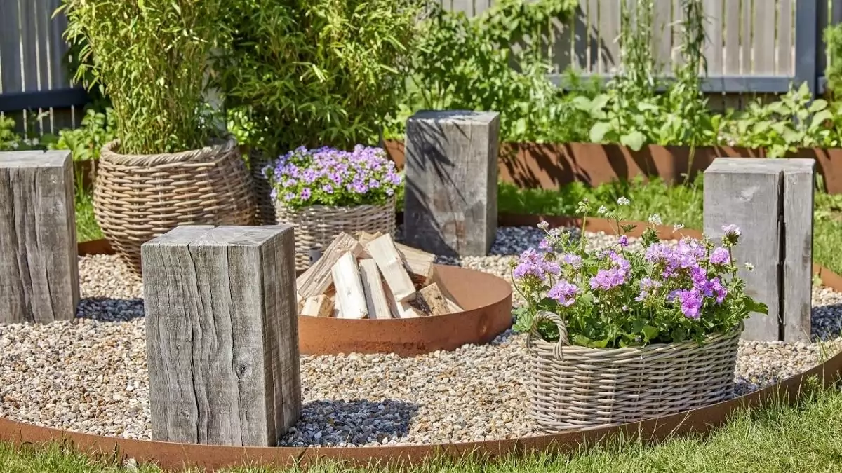 Mesébe illő kerti rejtekhelyek – Feltöltődés a menedéket nyújtó muskátli árnyékában