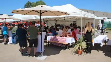 Barbecue partival egybekötött kötetlen gépbemutató a KUHN-nál