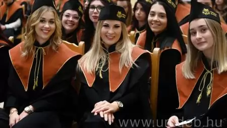 Diplomaosztó és elismerések: Kapu Tibor az agrárkar címzetes docense