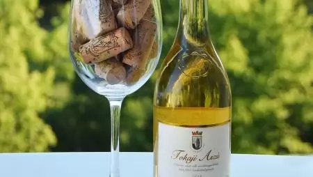 Karácsonyi ajándéknak is kiváló választás a magyar bor