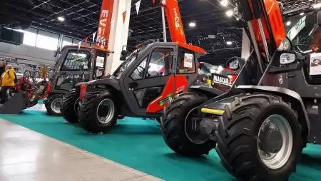  35 év, új márkák a kínálatban: bejártuk a SZEGÁNA Kft. standját az AGROmash-on 