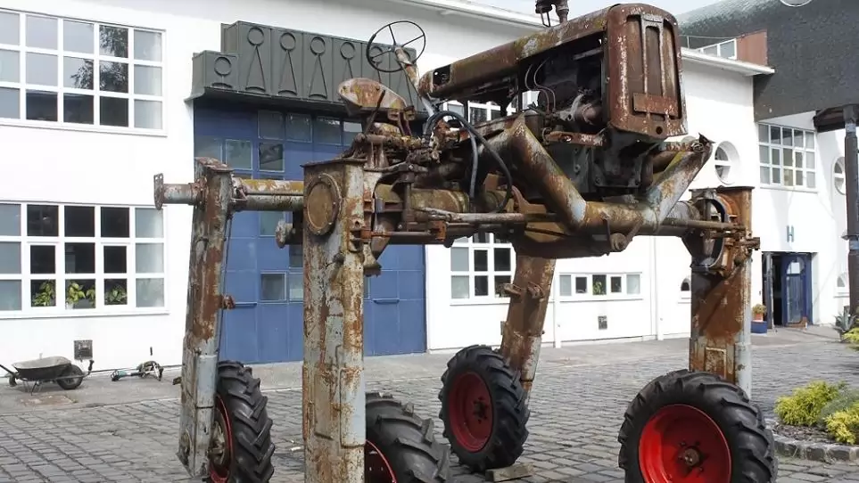 DUTRA UH-40 – Szőlőművelő hidastraktor