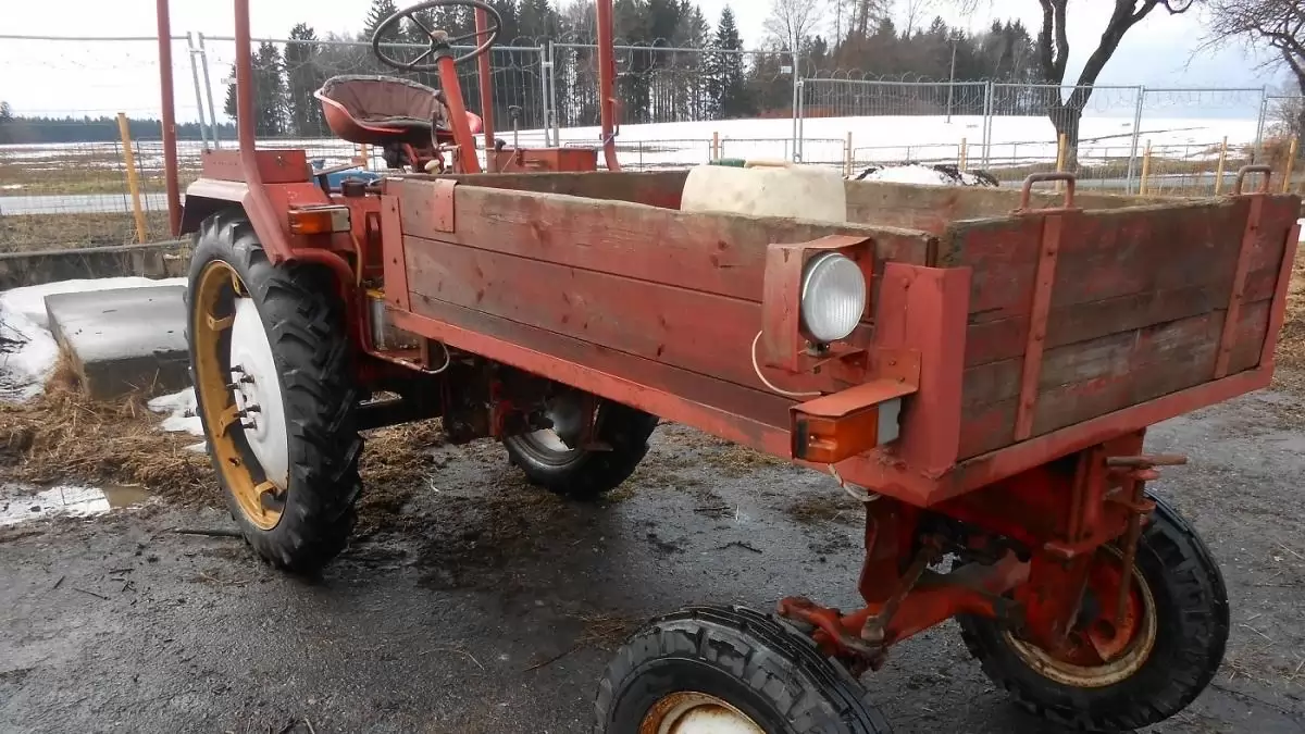 A mezőgépek veteránjai – RS-09 eszközhordó traktor