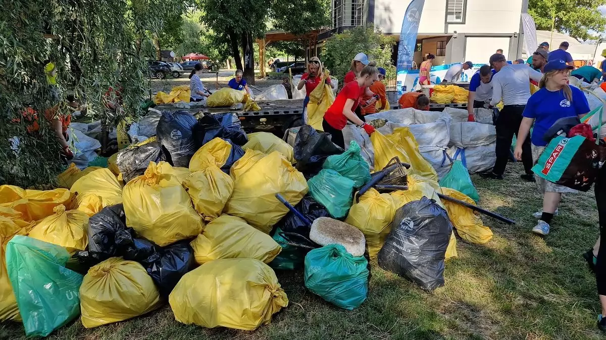 Láthatatlan szennyezés a vizeinkben: A mikroműanyag már a mindennapjaink része