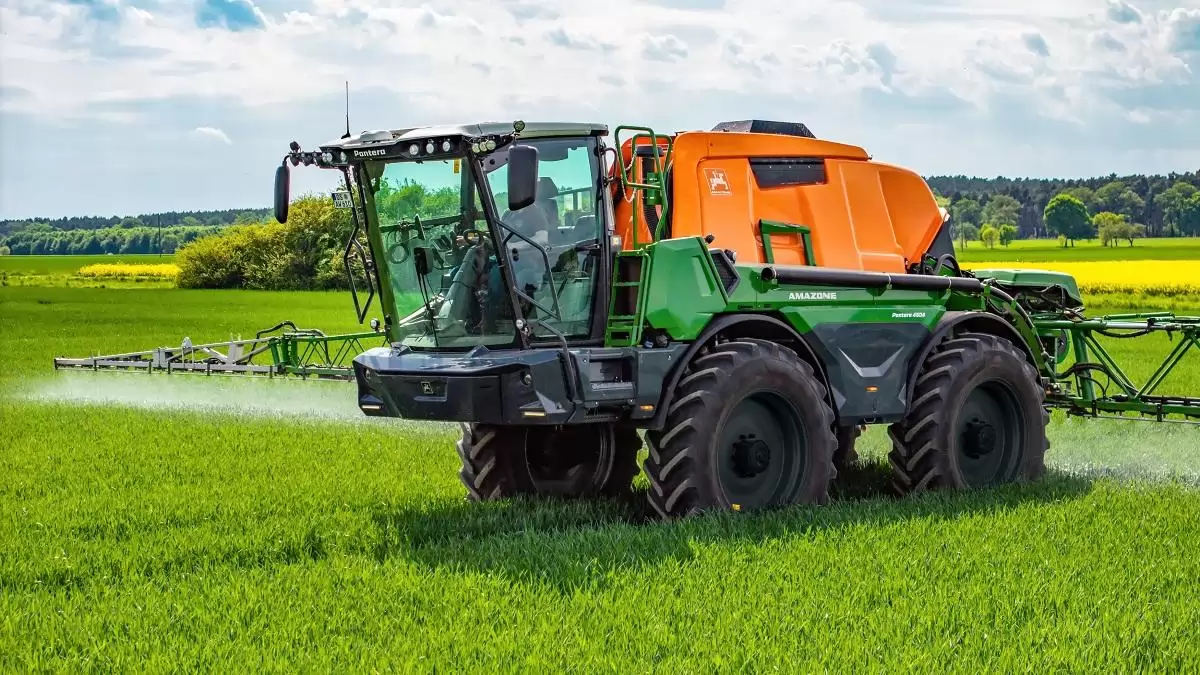 Pantera 4504 új generációs fülkével és modern kialakítással