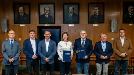 Korszerű mezőgazdasági gépekkel támogatja a Kuhn Mezőgazdasági Gép Kft. a Széchenyi István Egyetem gyakorlati képzéseit