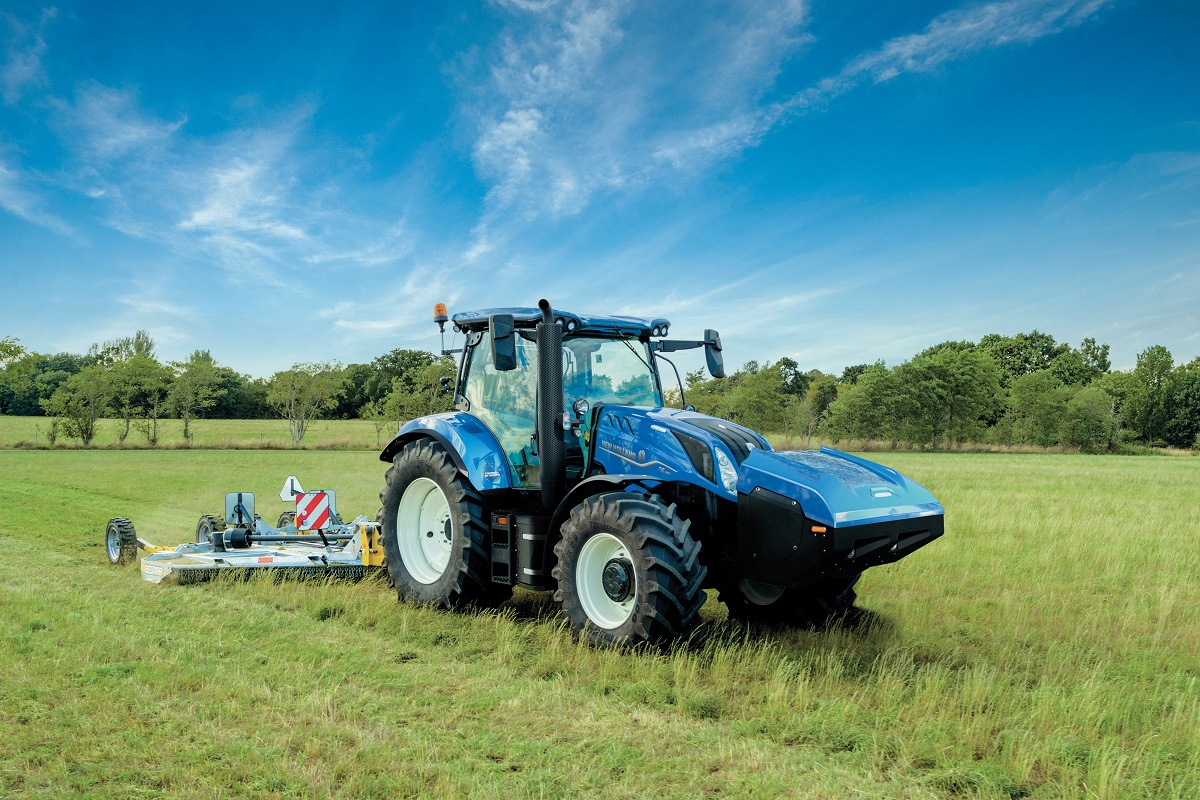 P&aacute;rizsban par&aacute;d&eacute;zott a New Holland, tengernyi &uacute;jdons&aacute;ggal jelentkezett a SIMA ki&aacute;ll&iacute;t&aacute;son