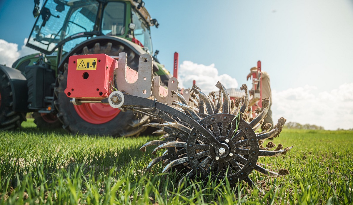 P&ouml;ttinger ROTOCARE &ndash; Mechanikus n&ouml;v&eacute;ny&aacute;pol&oacute; forg&oacute;kapa