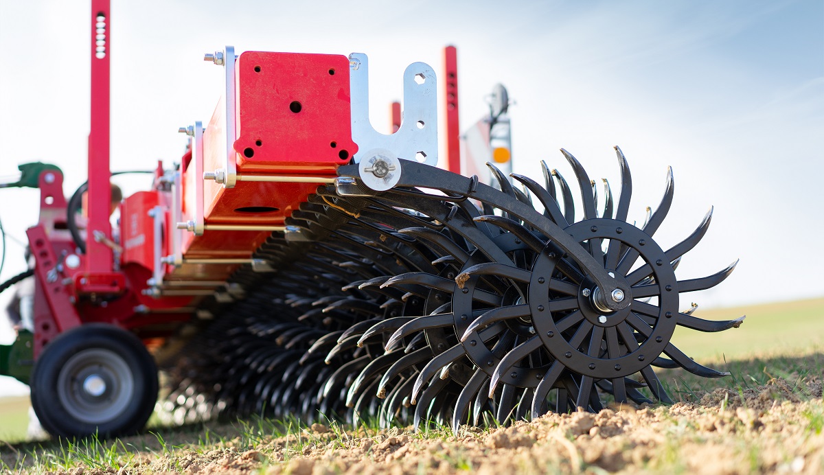 P&ouml;ttinger ROTOCARE &ndash; Mechanikus n&ouml;v&eacute;ny&aacute;pol&oacute; forg&oacute;kapa