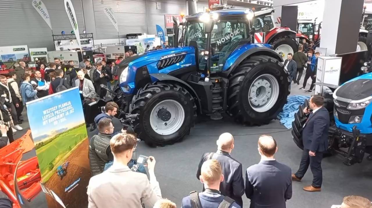 Új Landini traktort mutattak be, átlépték vele a 300 lóerőt