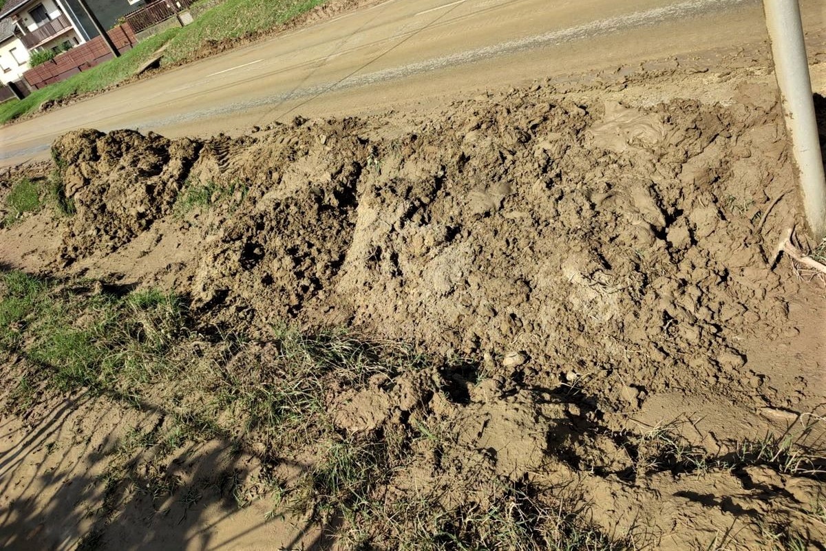 Termőf&ouml;ldet visz a v&iacute;z