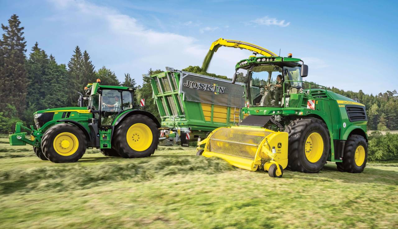 Szecsk&aacute;z&aacute;sra sz&uuml;letett &ndash; John Deere 8000/9000 sorozat&uacute; &ouml;nj&aacute;r&oacute; szecsk&aacute;z&oacute;k