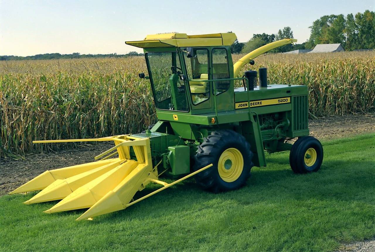 Szecsk&aacute;z&aacute;sra sz&uuml;letett &ndash; John Deere 8000/9000 sorozat&uacute; &ouml;nj&aacute;r&oacute; szecsk&aacute;z&oacute;k