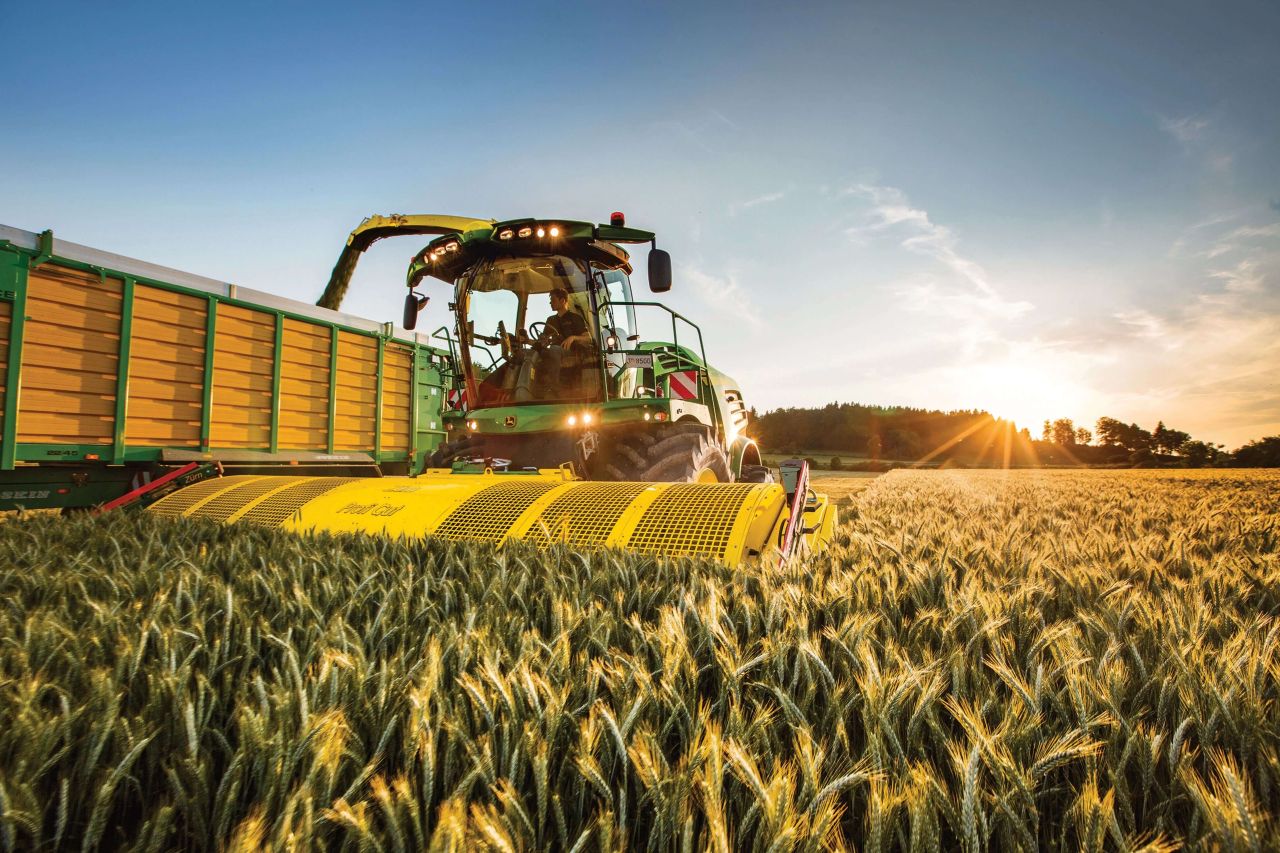 Szecsk&aacute;z&aacute;sra sz&uuml;letett &ndash; John Deere 8000/9000 sorozat&uacute; &ouml;nj&aacute;r&oacute; szecsk&aacute;z&oacute;k