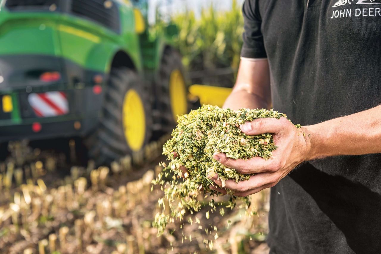 Szecsk&aacute;z&aacute;sra sz&uuml;letett &ndash; John Deere 8000/9000 sorozat&uacute; &ouml;nj&aacute;r&oacute; szecsk&aacute;z&oacute;k