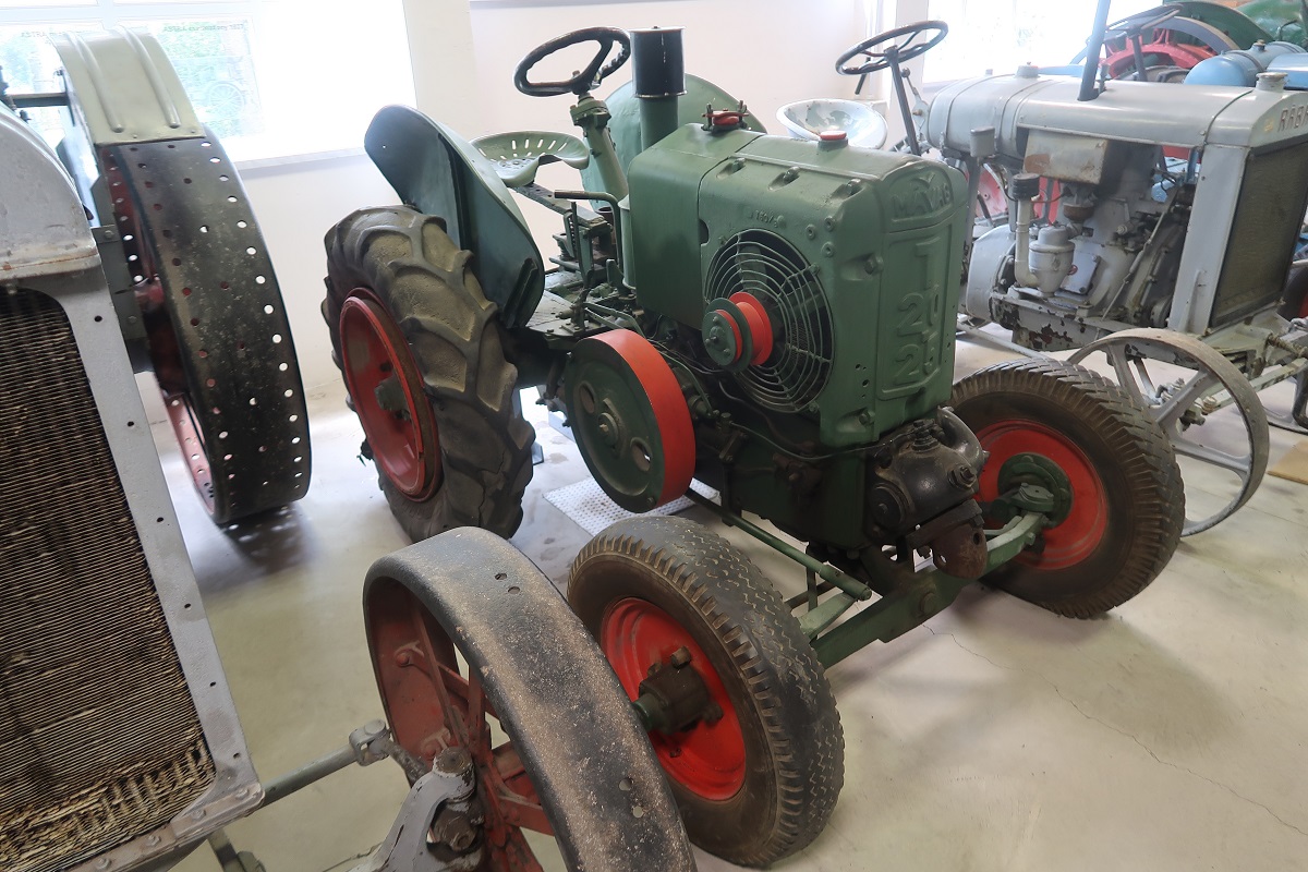 Mezőg&eacute;pek veter&aacute;njai &ndash; A kalandos sors&uacute; M&Aacute;VAG traktor