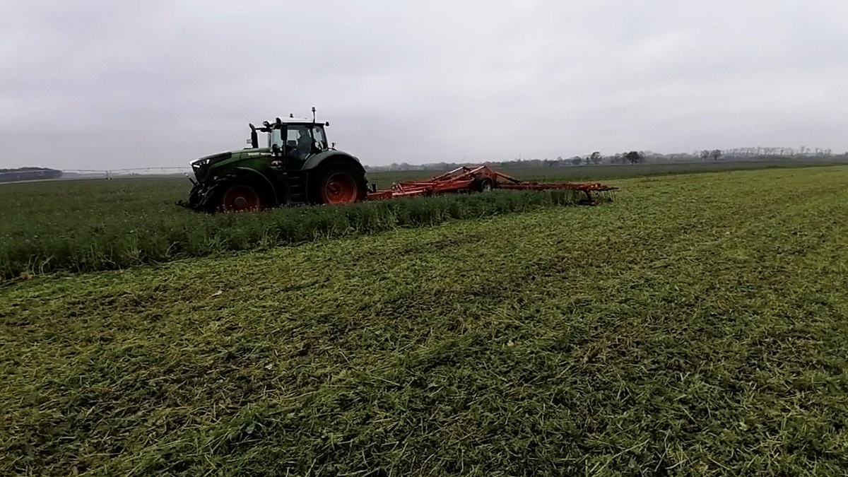Talajnedvess&eacute;g-megőrz&eacute;s &eacute;s kiv&aacute;l&oacute; minős&eacute;gű vet&eacute;s egyszerre?